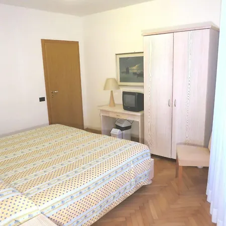 Hotel Eco Zanella Nago